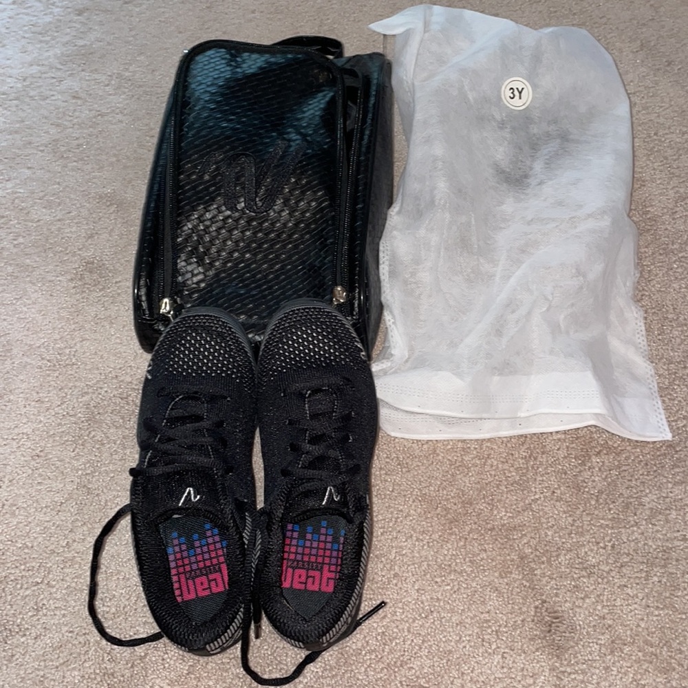 NWOT VARSITY BEAT DANCE SHOES AND BAG